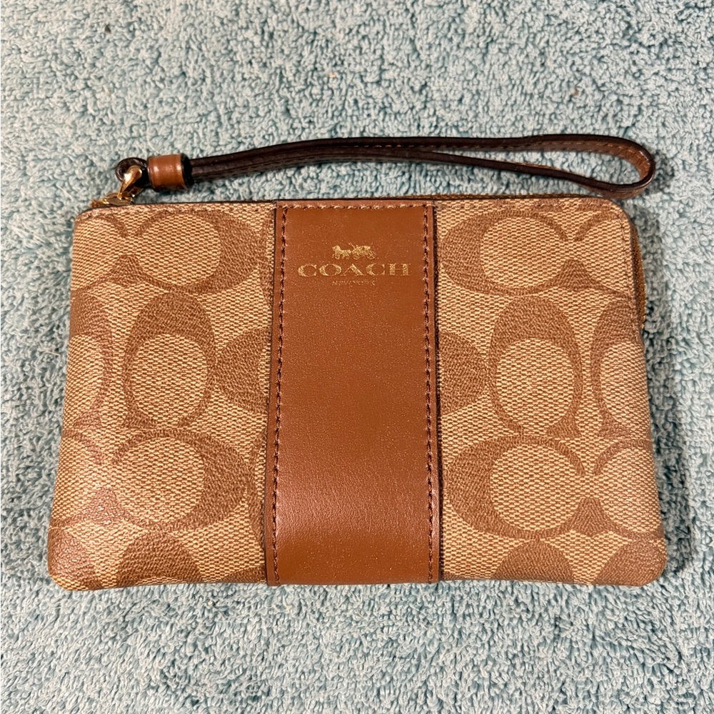 Coach Corner Zip Wristlet In Signature Canvas With Stripe 6” X 4” New W/O Tags